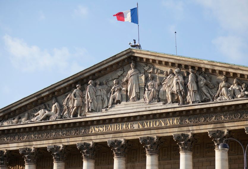 Il va falloir travailler plus longtemps. Ce député y arrive bien, alors vous aussi !!