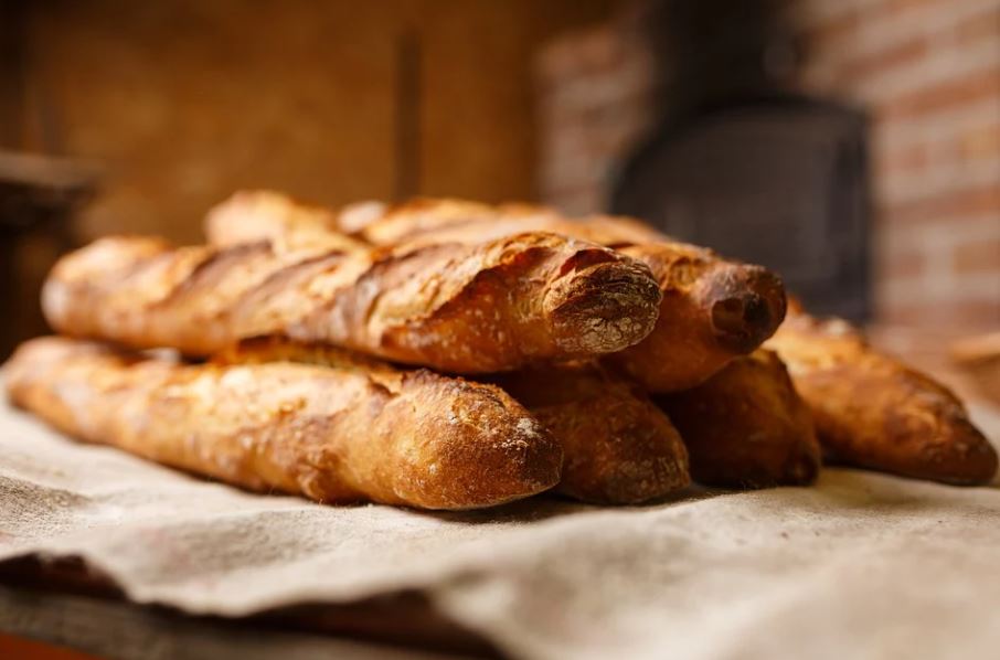 « Inflation, pénuries, et maintenant la hausse du pain et de la baguette ! » L’édito de Charles SANNAT