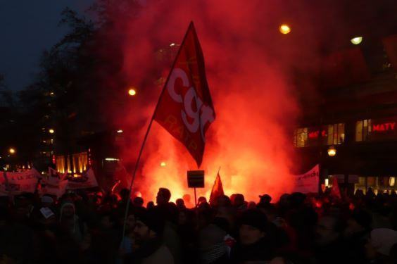 « Chronique d’un massacre annoncé ? 200 000 salariés vont perdre la protection de leur mandat syndical !! » L’édito de Charles SANNAT