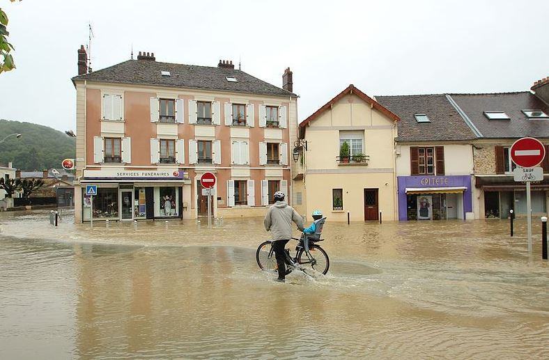 « De la taxe d’habitation à la taxe inondation… ? » L’édito de Charles SANNAT