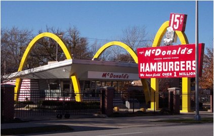 McDo, sans personnel, tout automatisé et avec bornes et robots. Le bonheur !